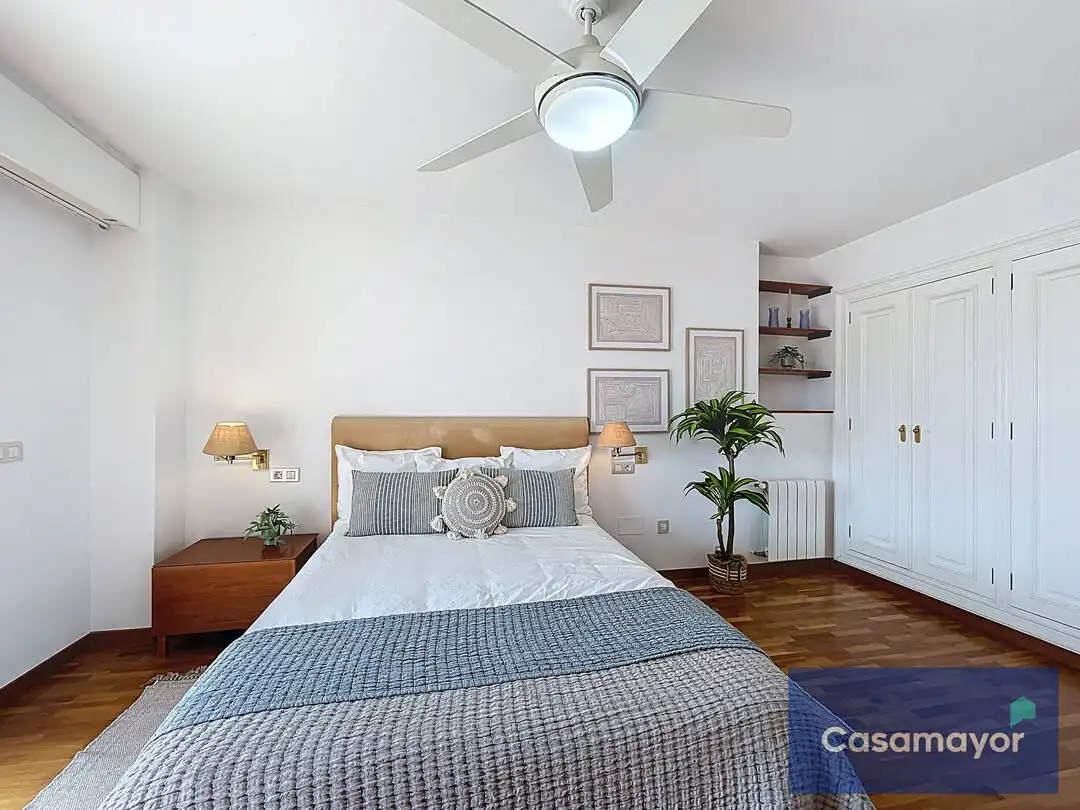 Dormitori de Casa adosada en venda en Alicante / Alacant amb Aire condicionat, Calefacció i Jardí privat