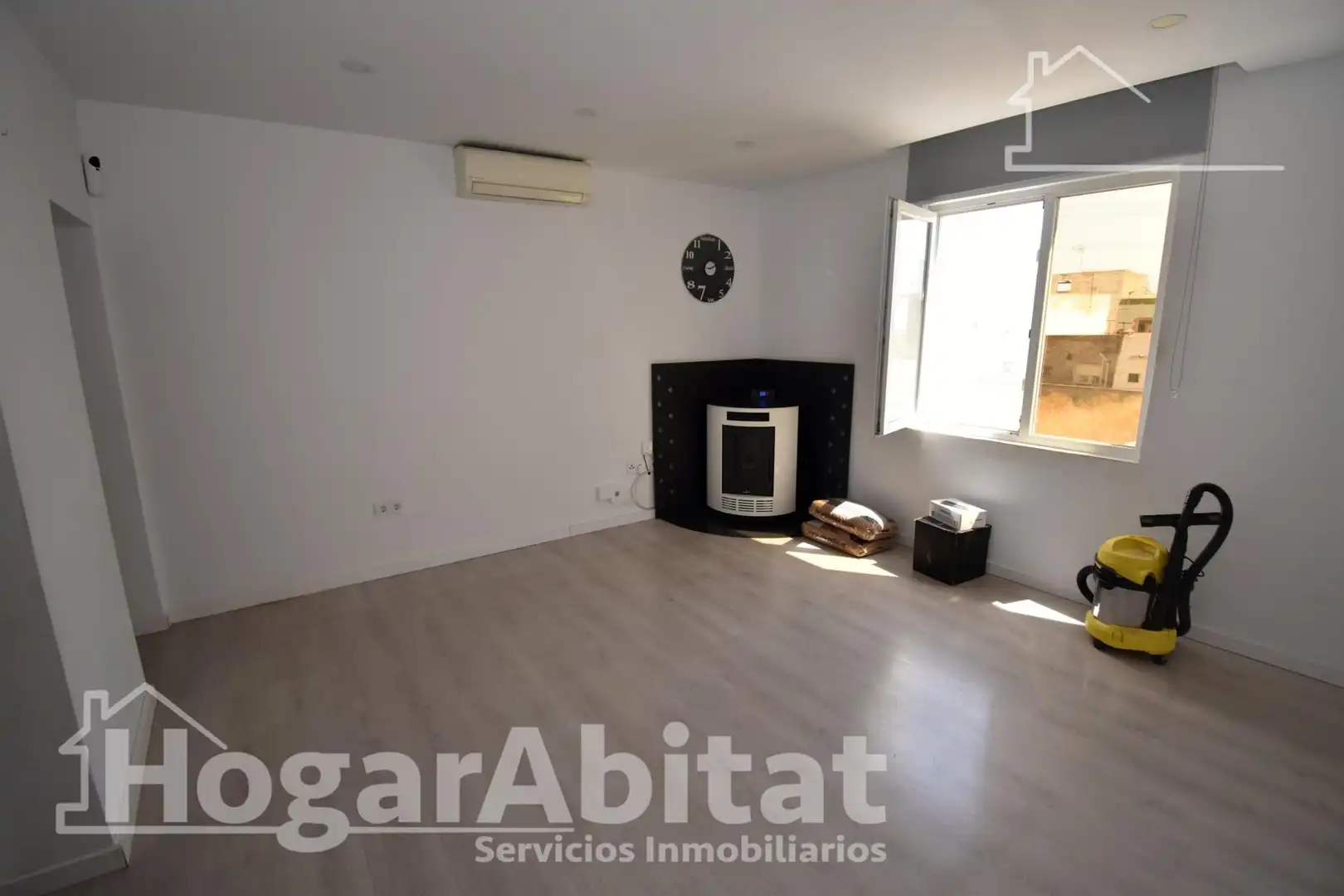 Sala d'estar de Pis en venda en Castellón de la Plana / Castelló de la Plana amb Aire condicionat i Terrassa