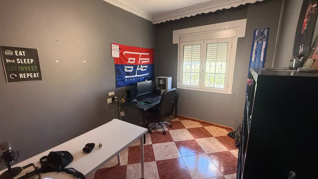 Habitación de Casa o chalet en venta en Málaga con Aire acondicionado, Calefacción y Jardín privado