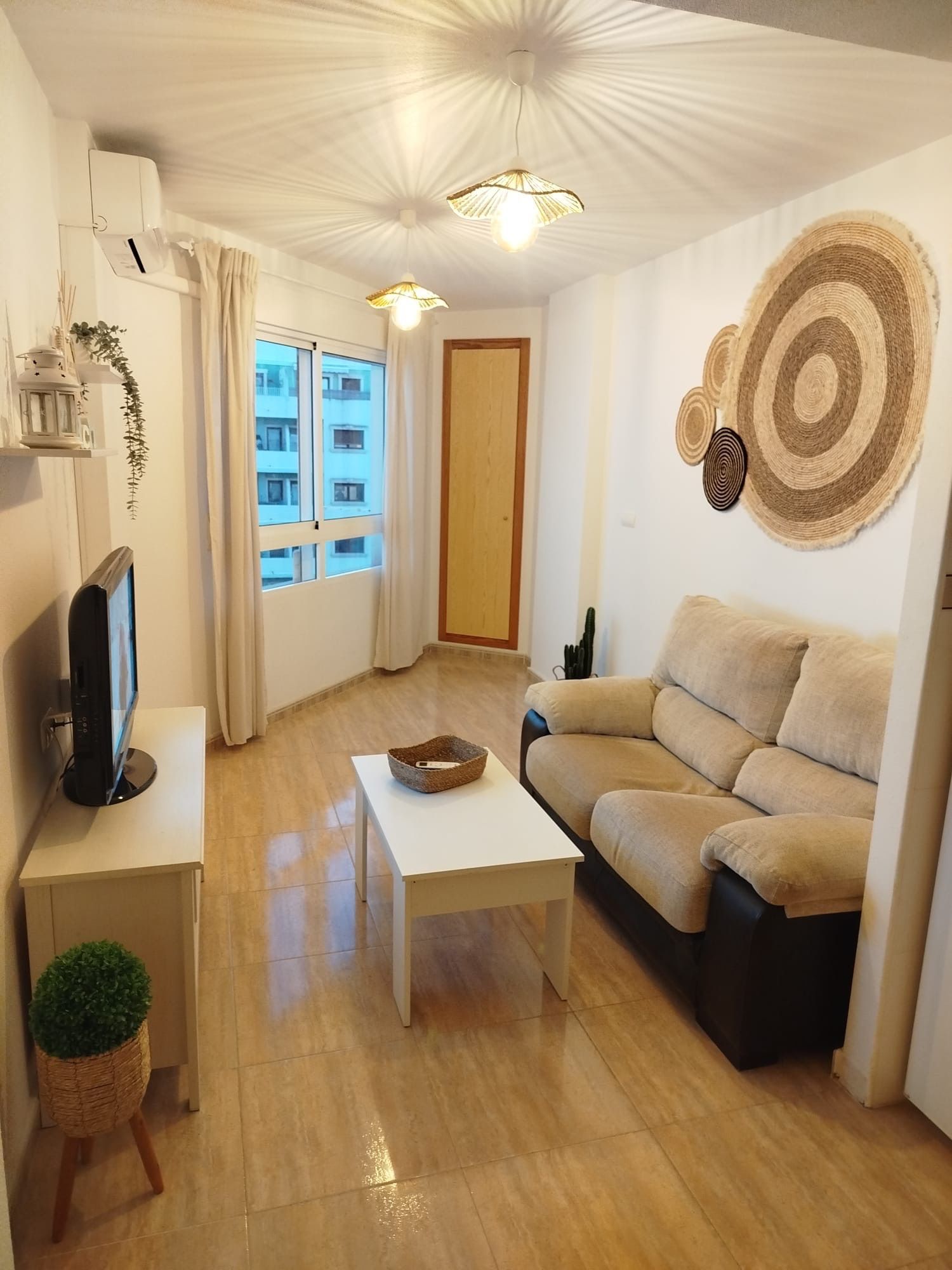 Living room of Flat to rent in Torrevieja  with Air Conditioner, Heating and Furnished