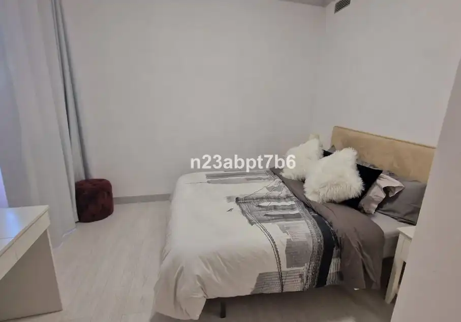 Dormitori de Pis en venda en Estepona amb Moblat, Microones i TV