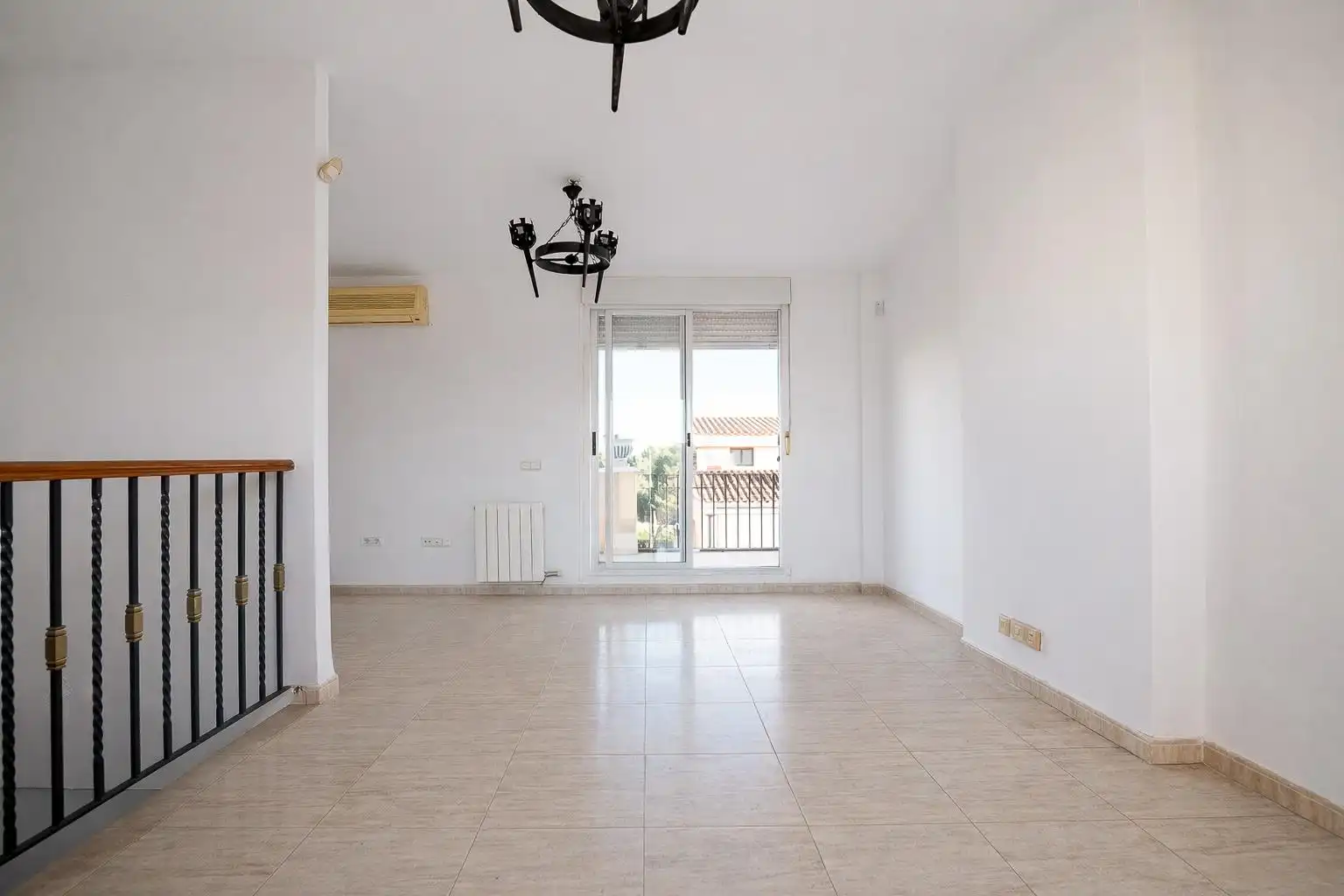 Sala d'estar de Casa o xalet en venda en Salou amb Aire condicionat, Calefacció i Jardí privat