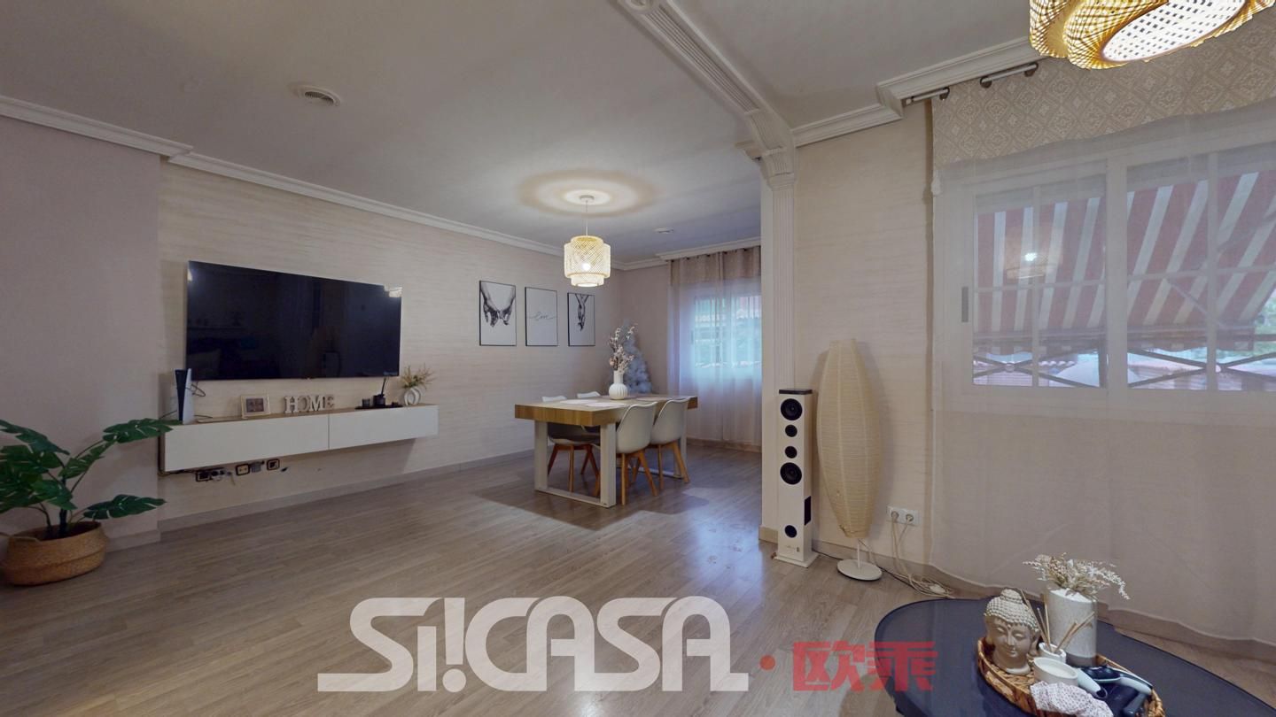 Sala de estar de Casa adosada en venta en Yuncos con Aire acondicionado, Calefacción y Jardín privado
