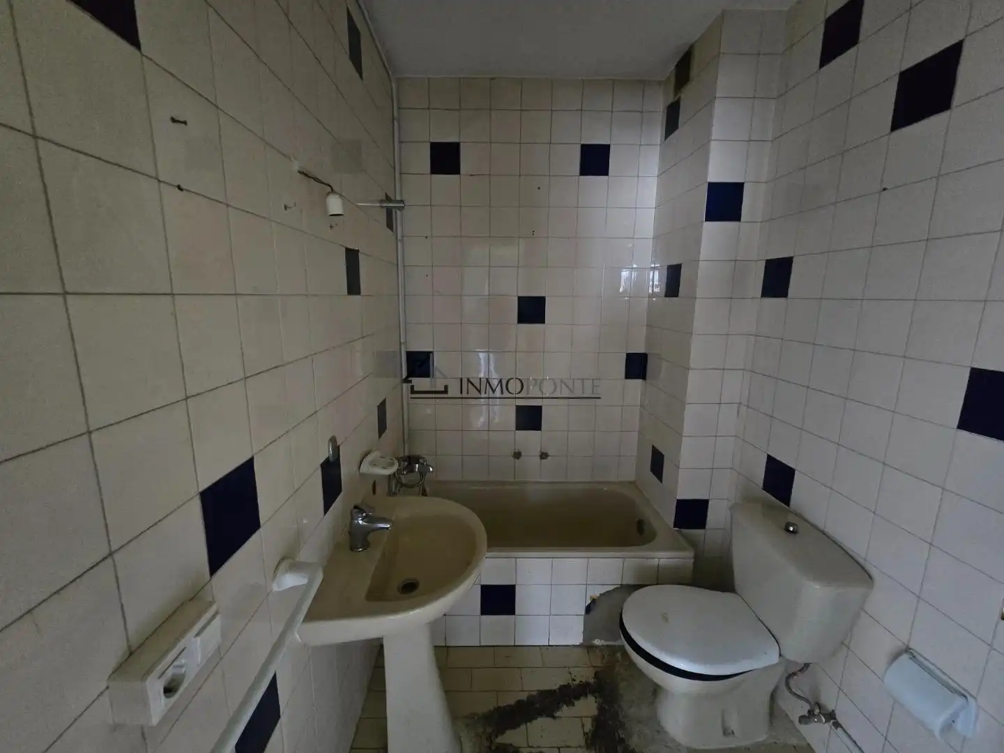 Badezimmer von Wohnung zum Verkauf in Pontevedra Capital  mit Heizung, Parkett und Terrasse