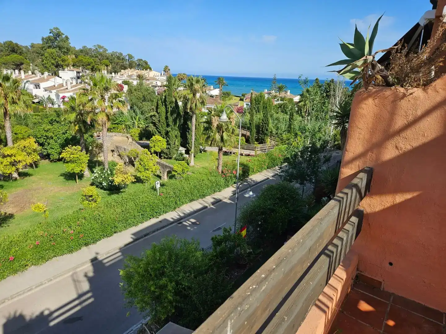 Vista exterior de Pis en venda en Estepona amb Aire condicionat, Calefacció i Jardí privat