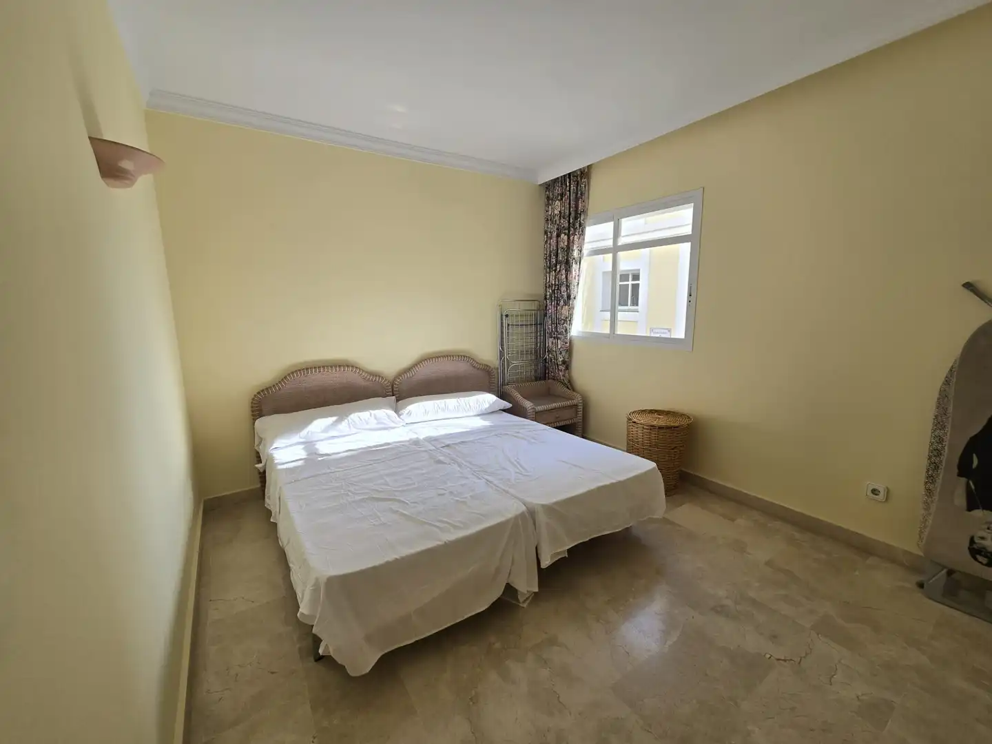 Schlafzimmer von Einfamilien-Reihenhaus zur Miete in Marbella mit Möbliert