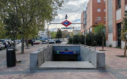 Vista exterior de Pis en venda en  Madrid Capital amb Terrassa, Balcó i Alarma