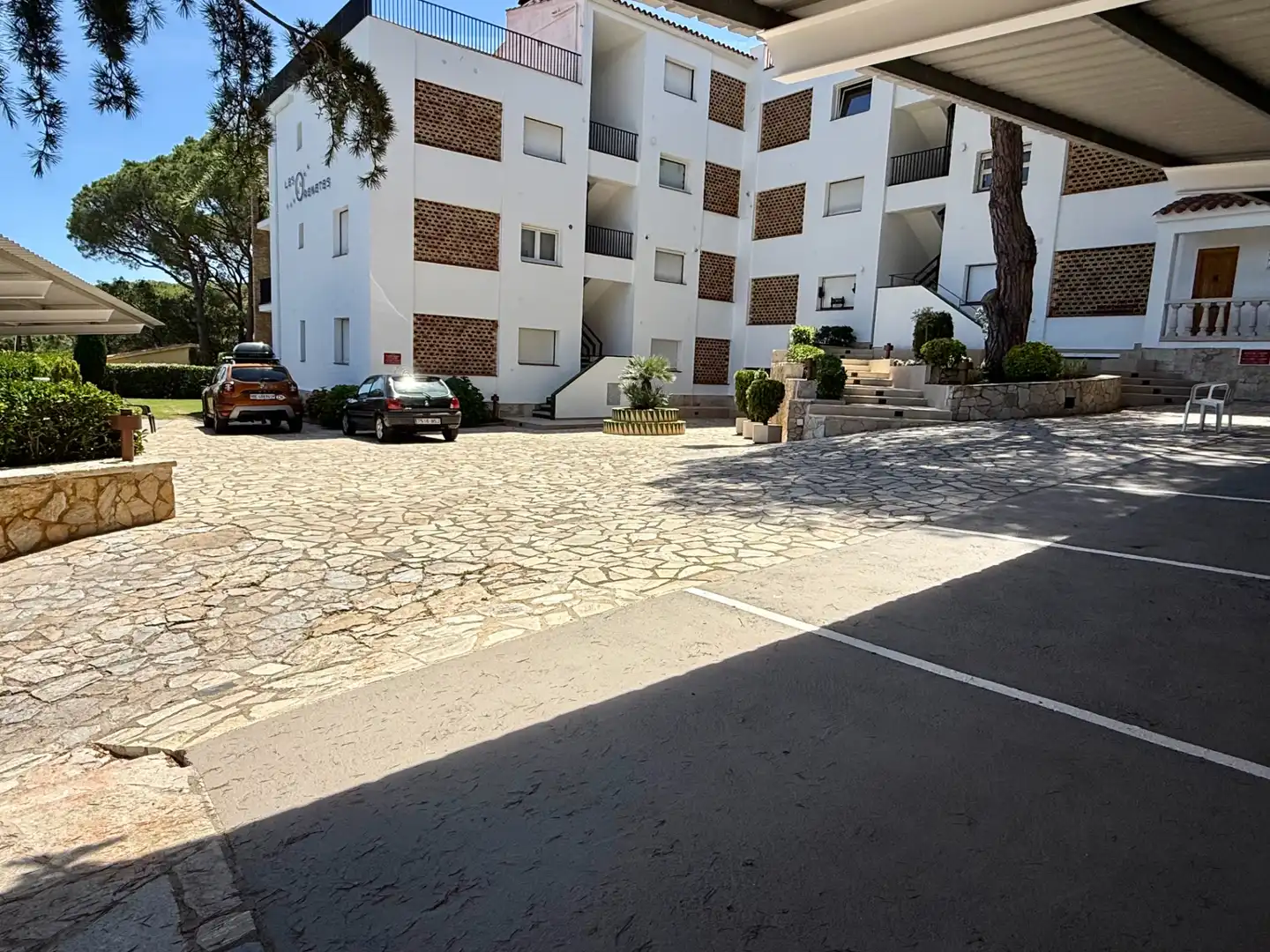 Parkplatz von Wohnungen zum Verkauf in Palafrugell mit Klimaanlage, Terrasse und Gemeinschaftspool