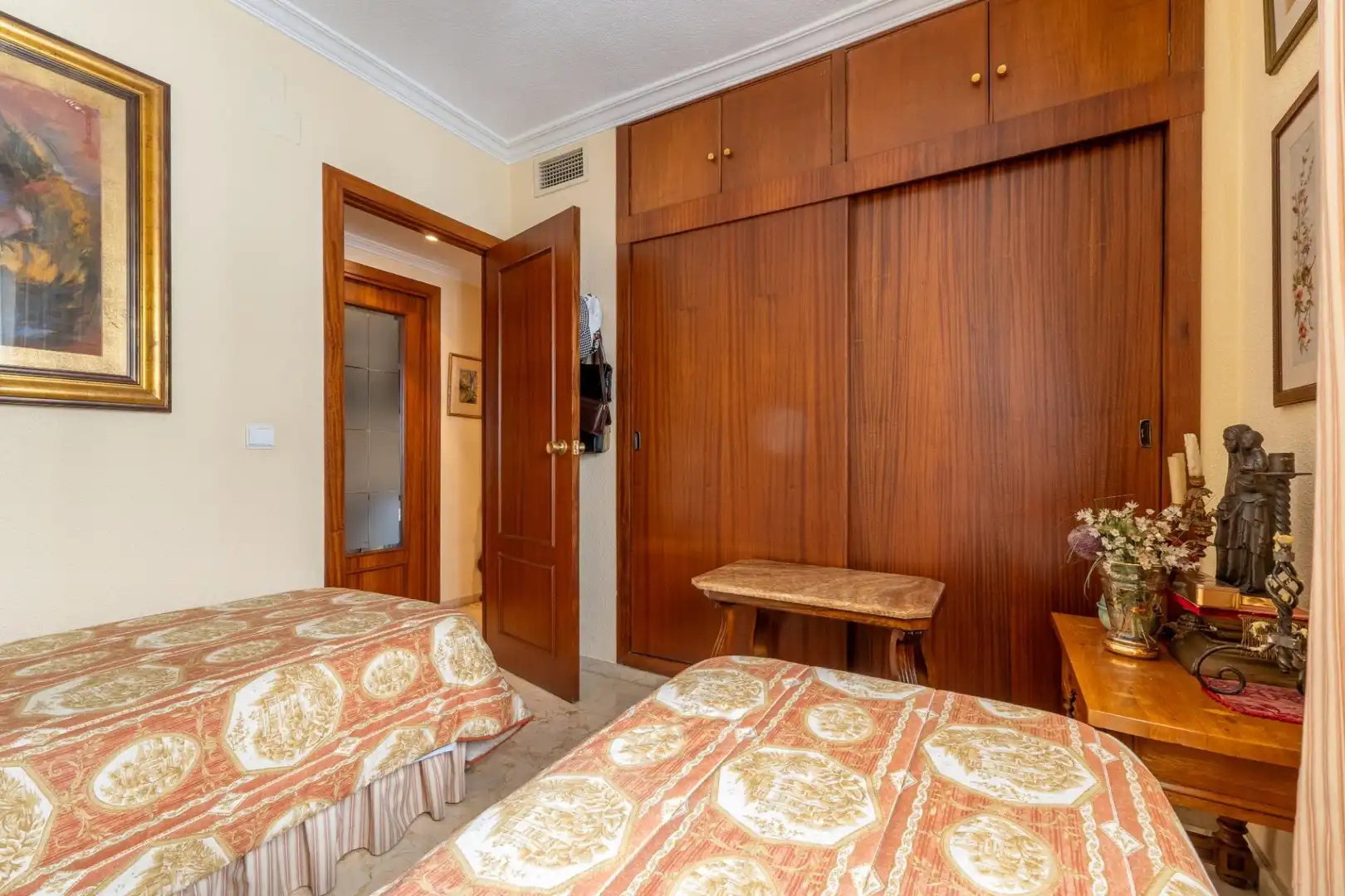 Schlafzimmer von Wohnung zum Verkauf in Córdoba mit Klimaanlage, Heizung und Abstellraum