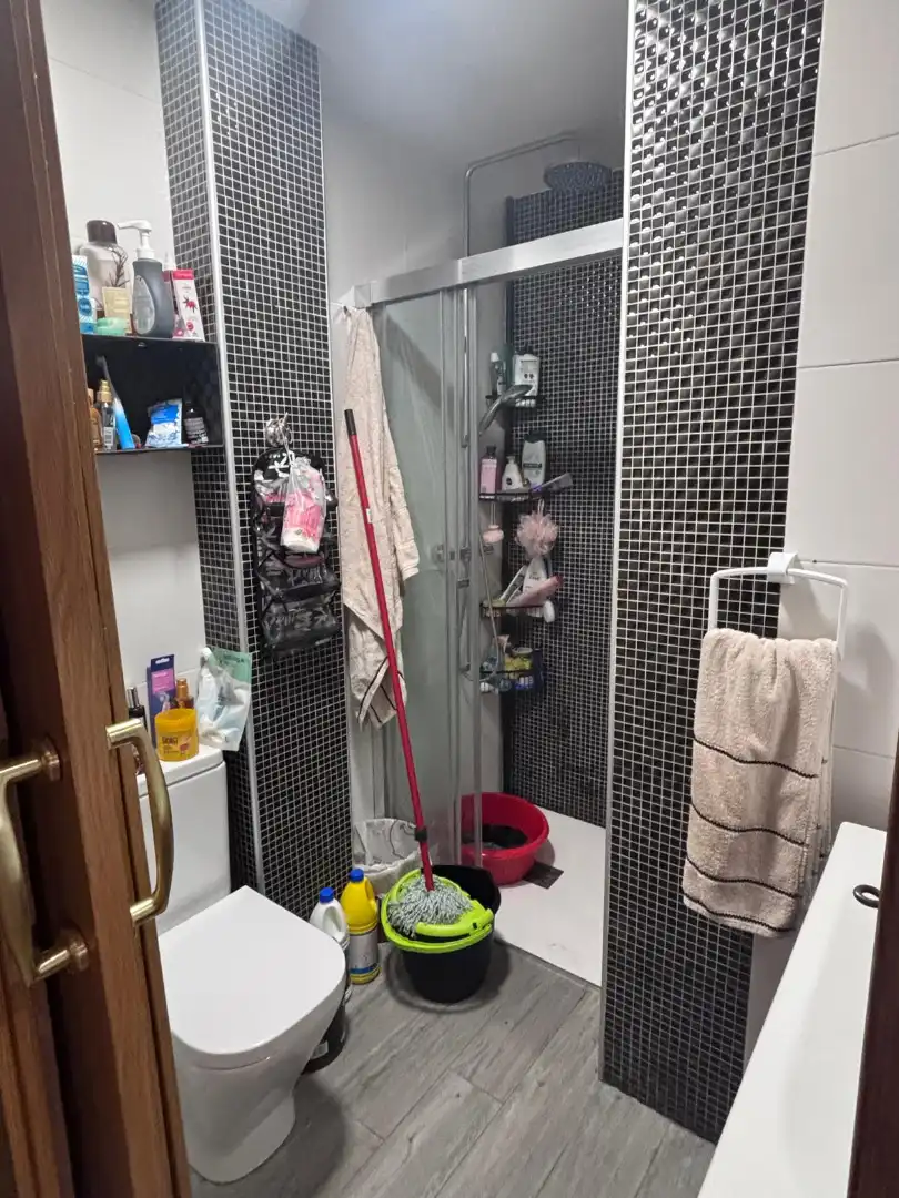 Baño de Apartamento en venta en Calahorra con Calefacción, Amueblado y Lavadora