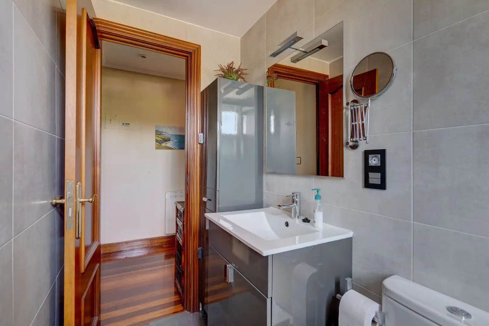Bathroom of Flat for sale in Donostia - San Sebastián   with Storage room and Furnished