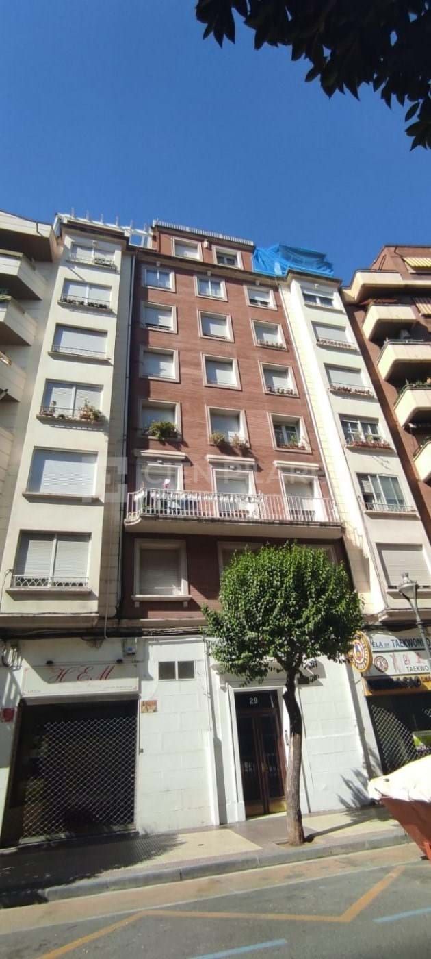 Vista exterior de Piso en venta en  Logroño