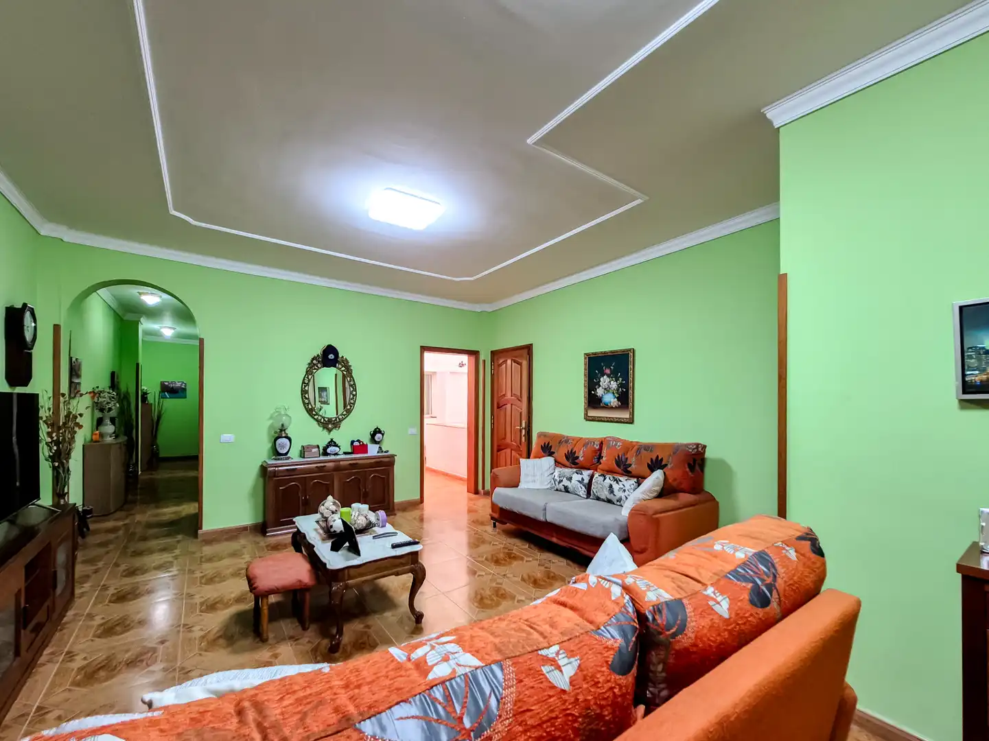 Sala d'estar de Casa adosada en venda en Las Palmas de Gran Canaria amb Terrassa, Traster i Balcó
