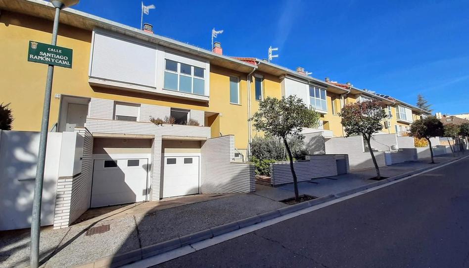 Foto 1 de Casa adosada en venta en Calle Santiago Ramón y Cajal, 21, Azucarera, Navarra