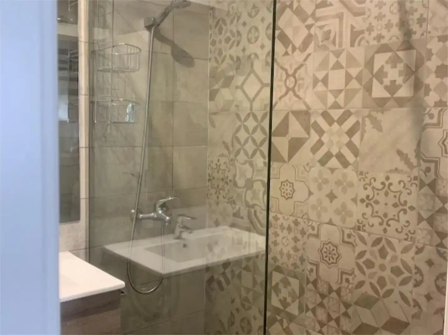 Badezimmer von Wohnung zur Miete in  Madrid Capital mit Klimaanlage, Schwimmbad und Balkon