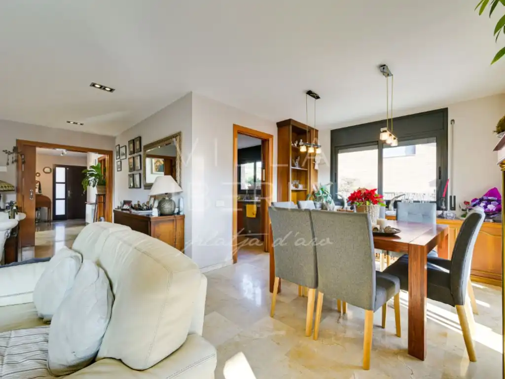 Casa amb piscina en venda a Avenida Rossello 4-B, imagen 4