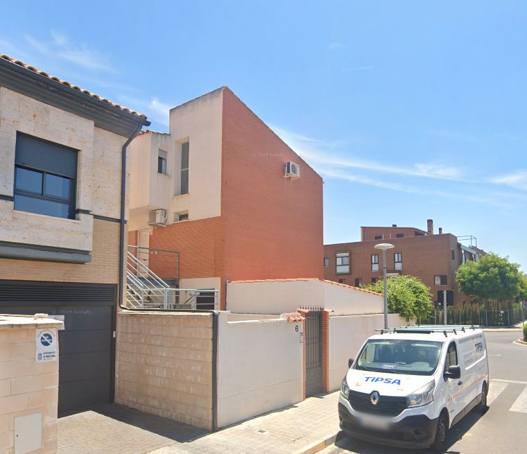 Vista exterior de Casa adosada en venta en Miguelturra con Trastero