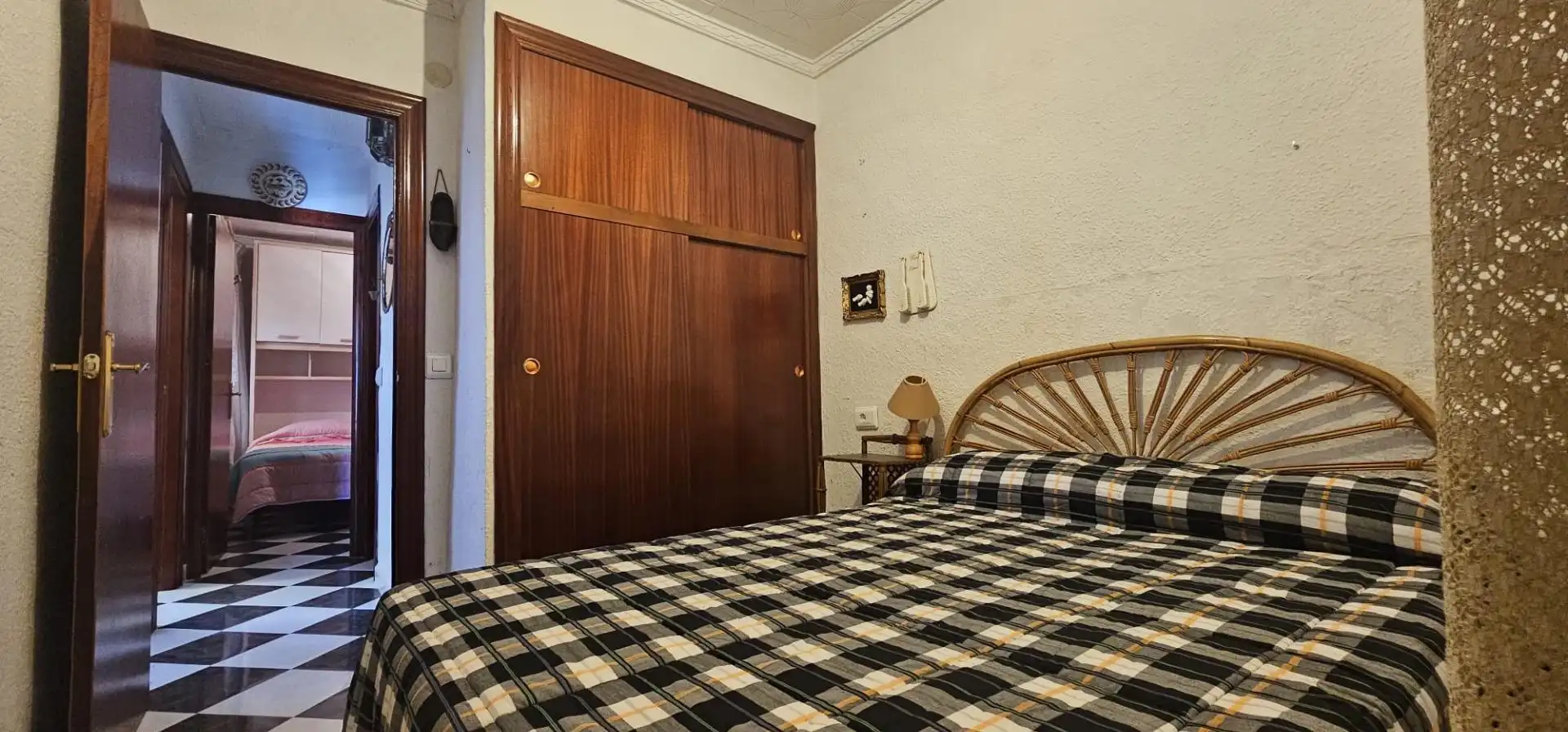 Habitación de Casa adosada en venta en Torrevieja con Jardín privado, Trastero y Amueblado