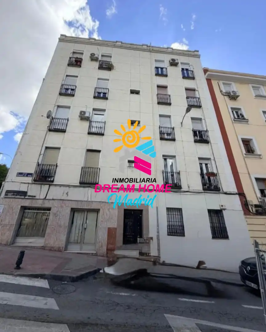 Vista exterior de Piso en venta en Madrid con Balcón
