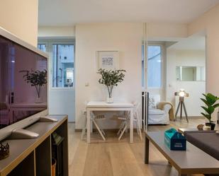 Sala d'estar de Apartament de lloguer en  Madrid Capital amb Aire condicionat