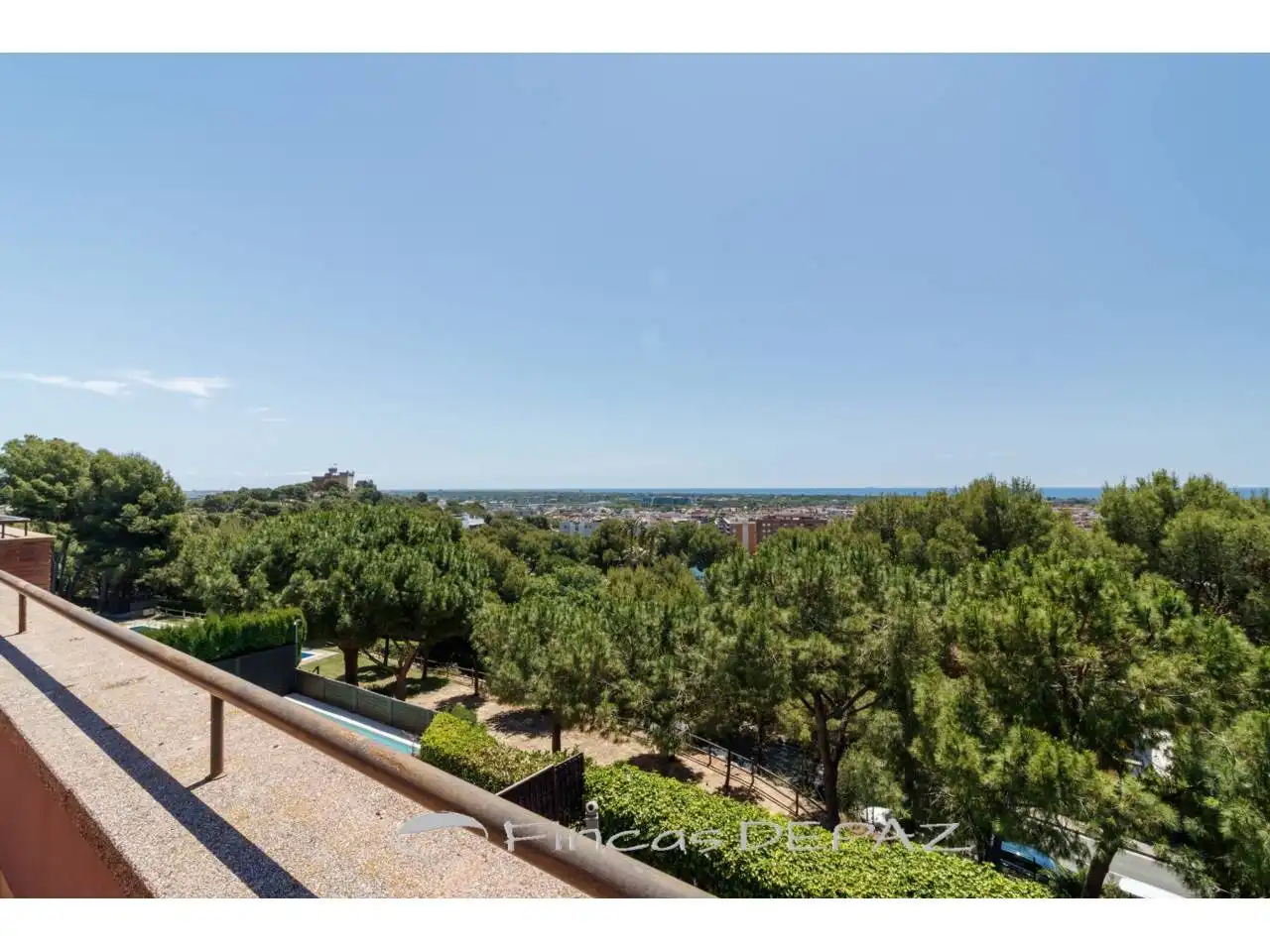 Vista exterior de Casa o xalet de lloguer en Castelldefels amb Aire condicionat, Calefacció i Terrassa