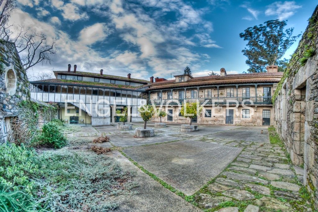 Vista exterior de Finca rústica en venda en Neda amb Calefacció, Jardí privat i Traster