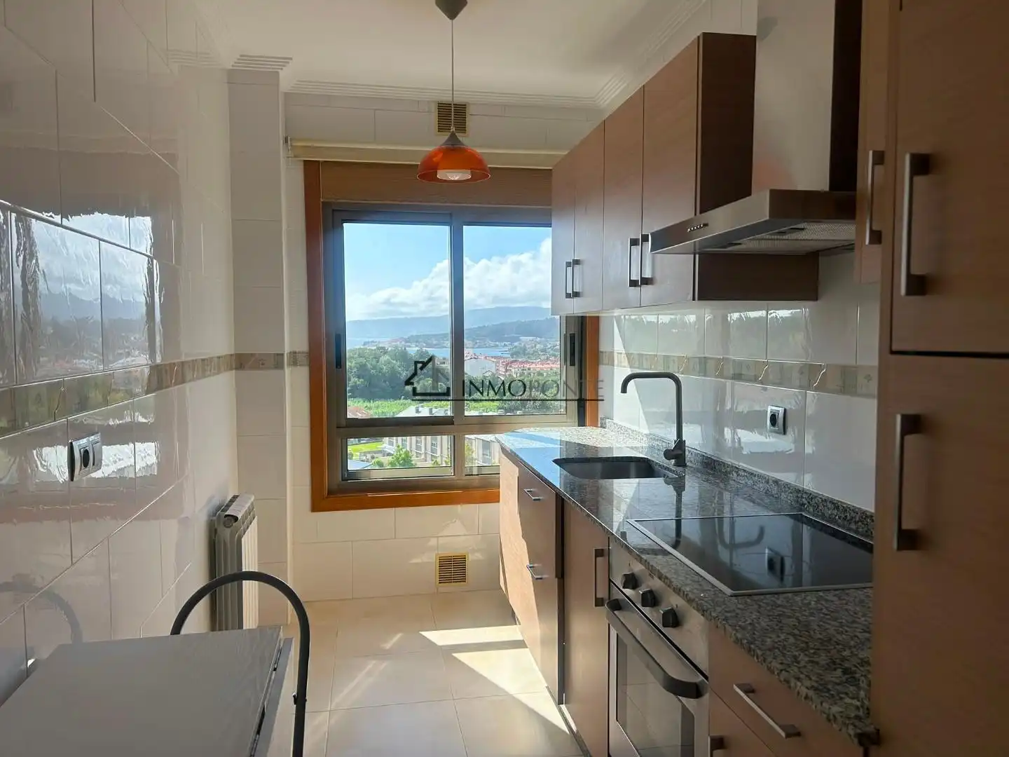Cuina de Apartament en venda en Pontevedra Capital  amb Calefacció i Traster
