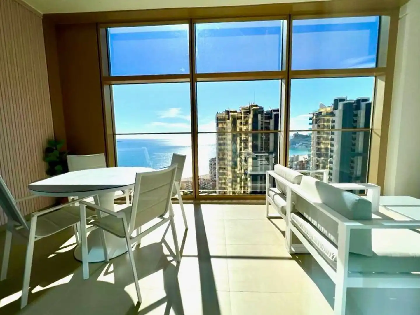 Terrassa de Casa o xalet de lloguer en Benidorm amb Aire condicionat, Jardí privat i Moblat