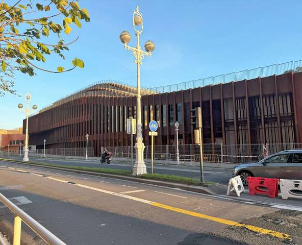 Local comercial en Alquiler en Avenida Navarra en Gros