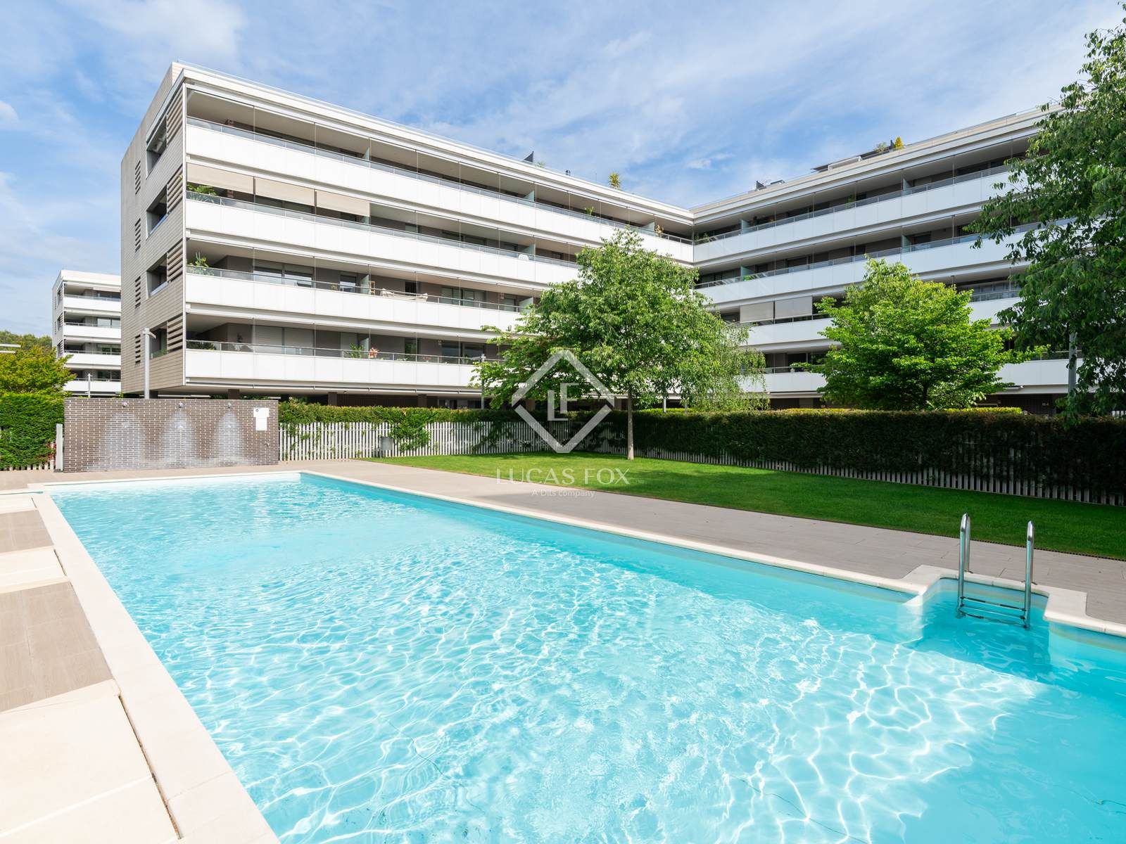 Swimming pool of Flat for sale in Sant Cugat del Vallès  with Air Conditioner, Heating and Terrace
