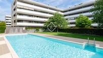 Swimming pool of Flat for sale in Sant Cugat del Vallès  with Air Conditioner, Heating and Terrace