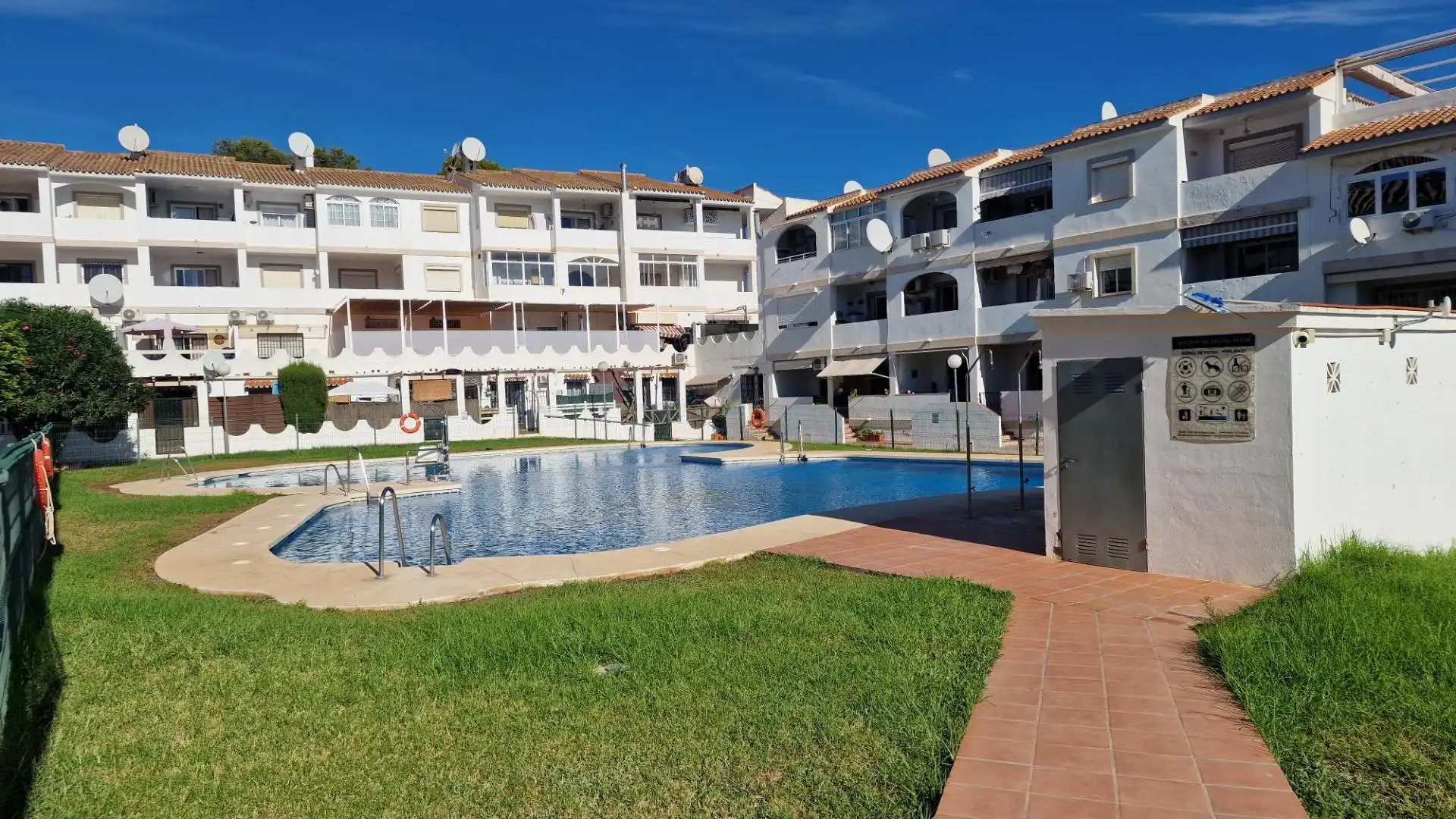 Vista exterior de Apartamento en venta en Mijas con Jardín privado, Terraza y Piscina comunitaria