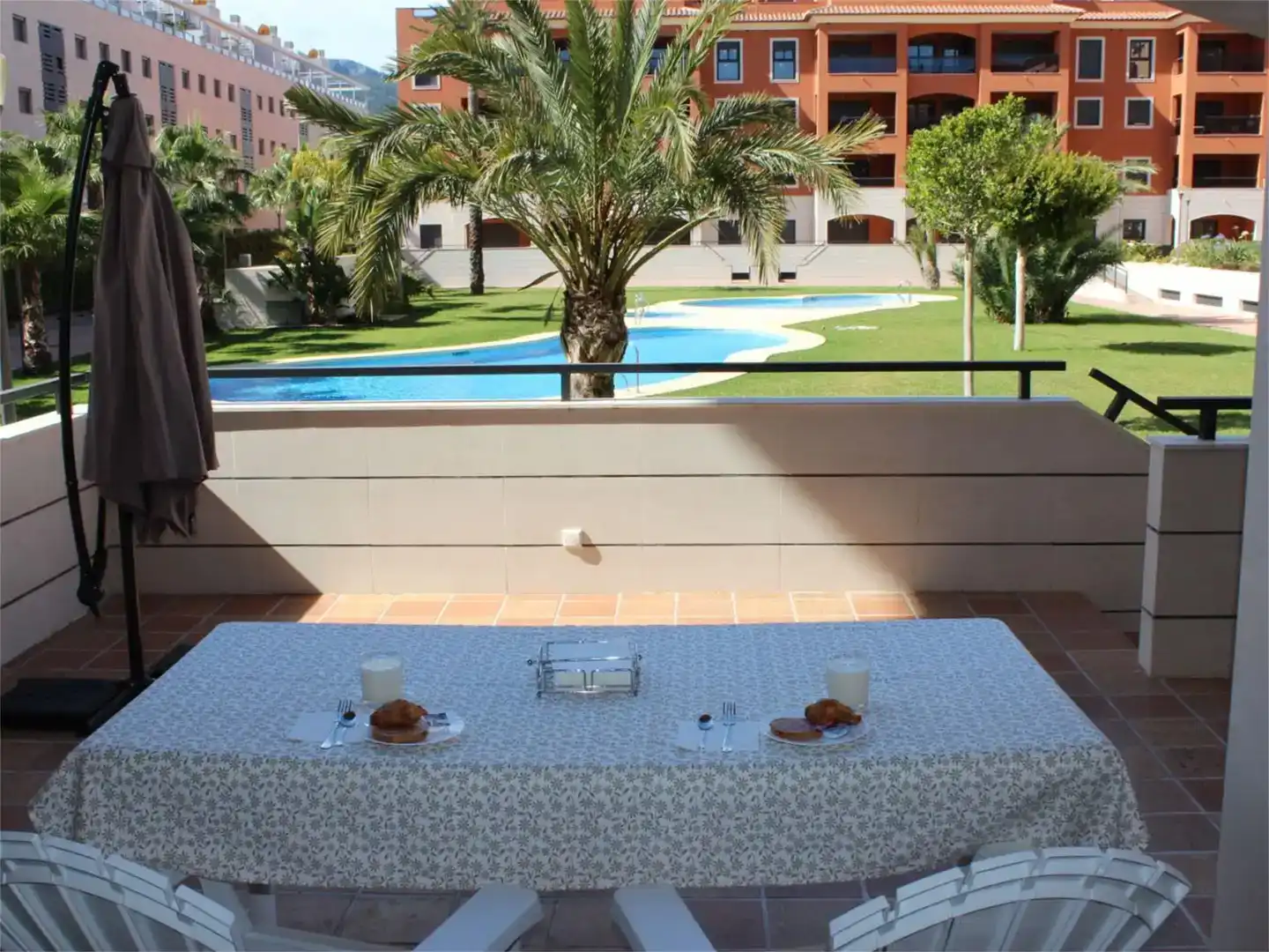 Terrassa de Planta baixa de lloguer en Dénia amb Aire condicionat, Piscina i Moblat