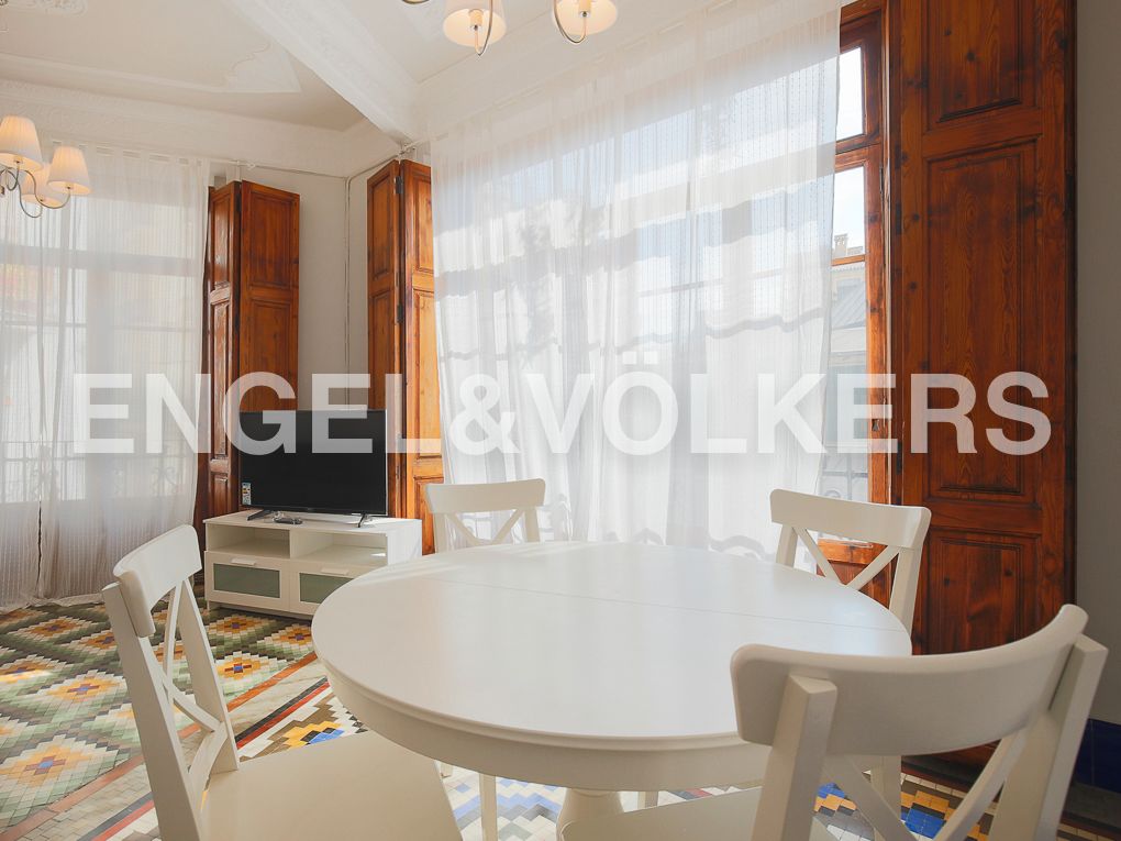 Menjador de Apartament de lloguer en  Valencia Capital amb Aire condicionat, Calefacció i Moblat