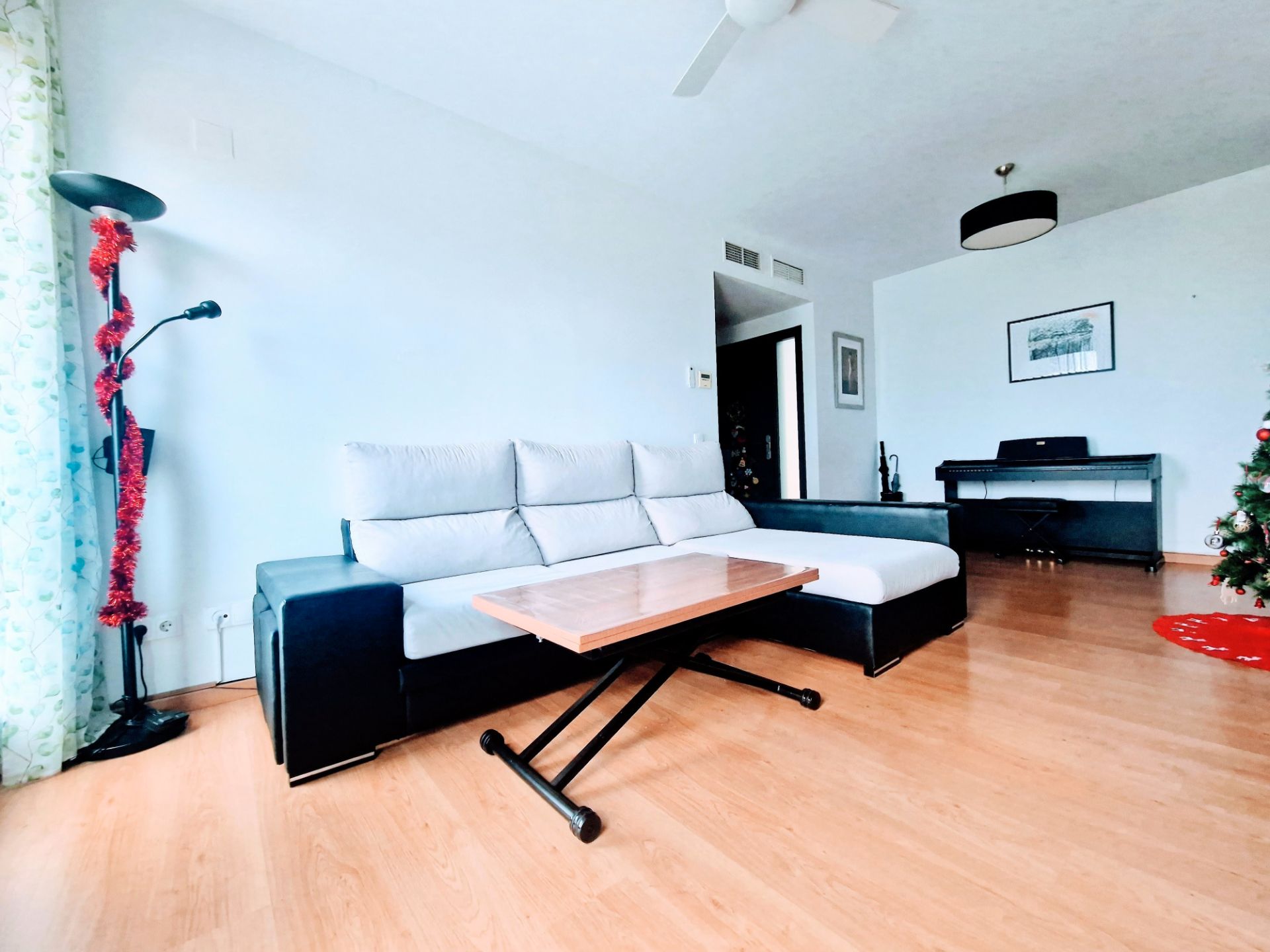 Living room of Flat for sale in  Sevilla Capital  with Air Conditioner, Heating and Private garden