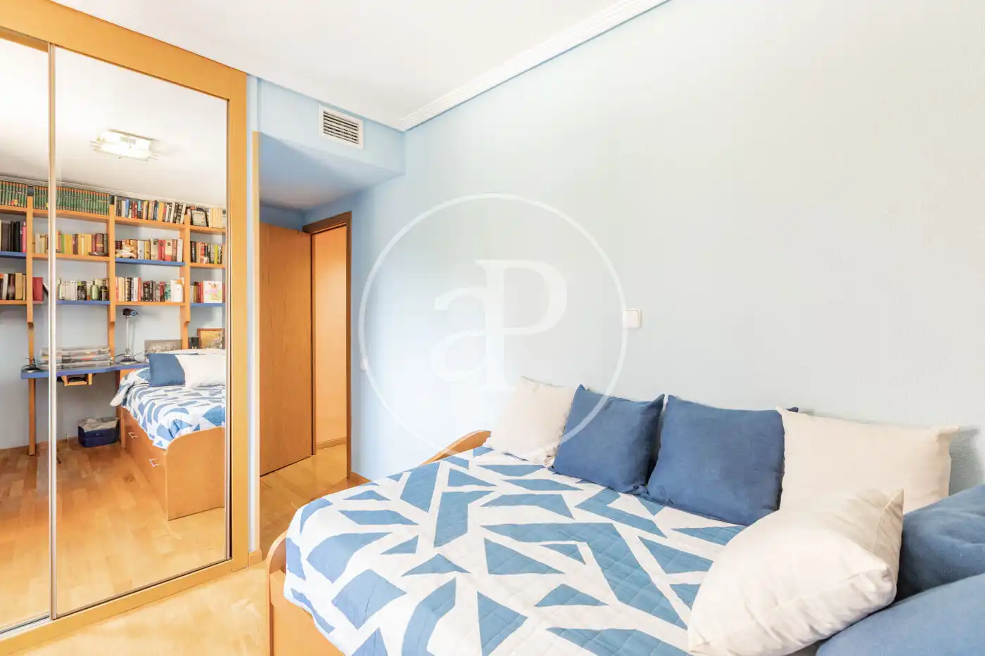 Habitación de Piso en venta en Madrid con Aire acondicionado, Calefacción y Jardín privado