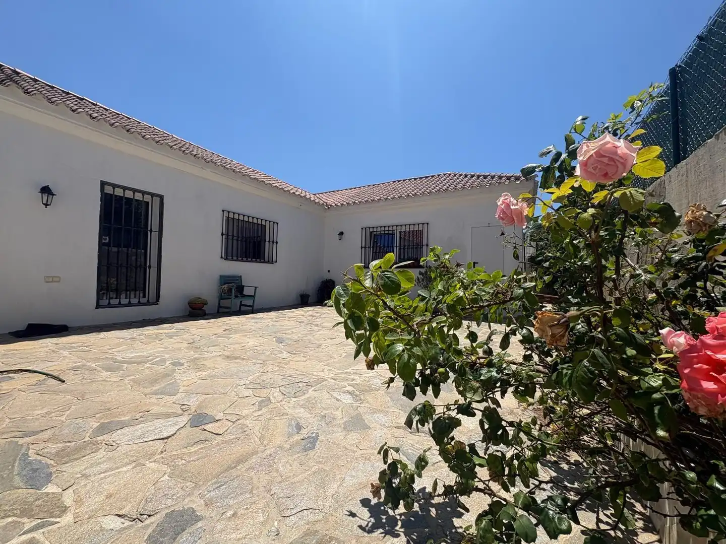 Vista exterior de Casa o xalet en venda en Tarifa amb Jardí privat i Terrassa