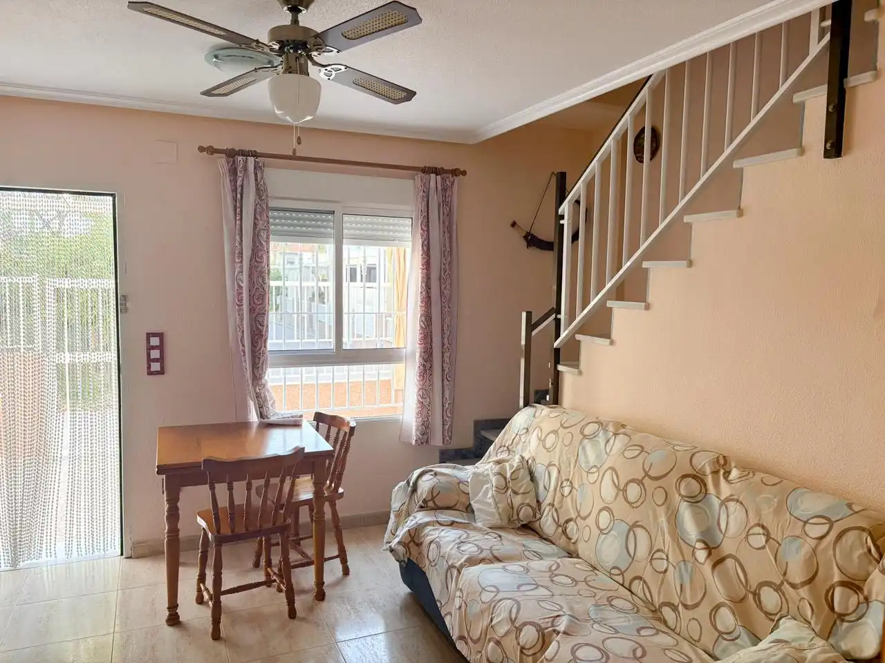 Sala d'estar de Casa o xalet de lloguer en Santa Pola amb Aire condicionat, Terrassa i Balcó