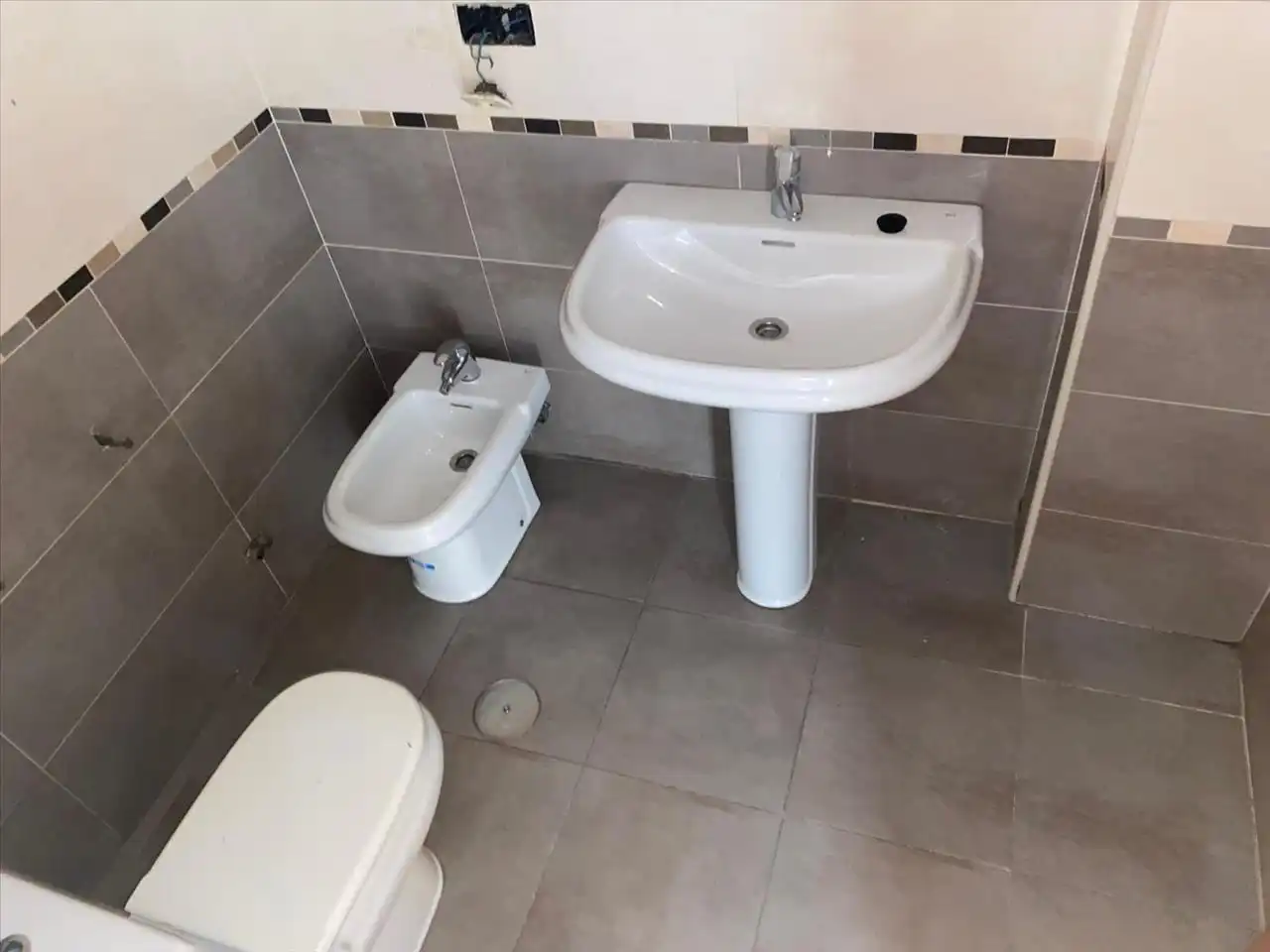 Bany de Pis en venda en León Capital  amb Parquet