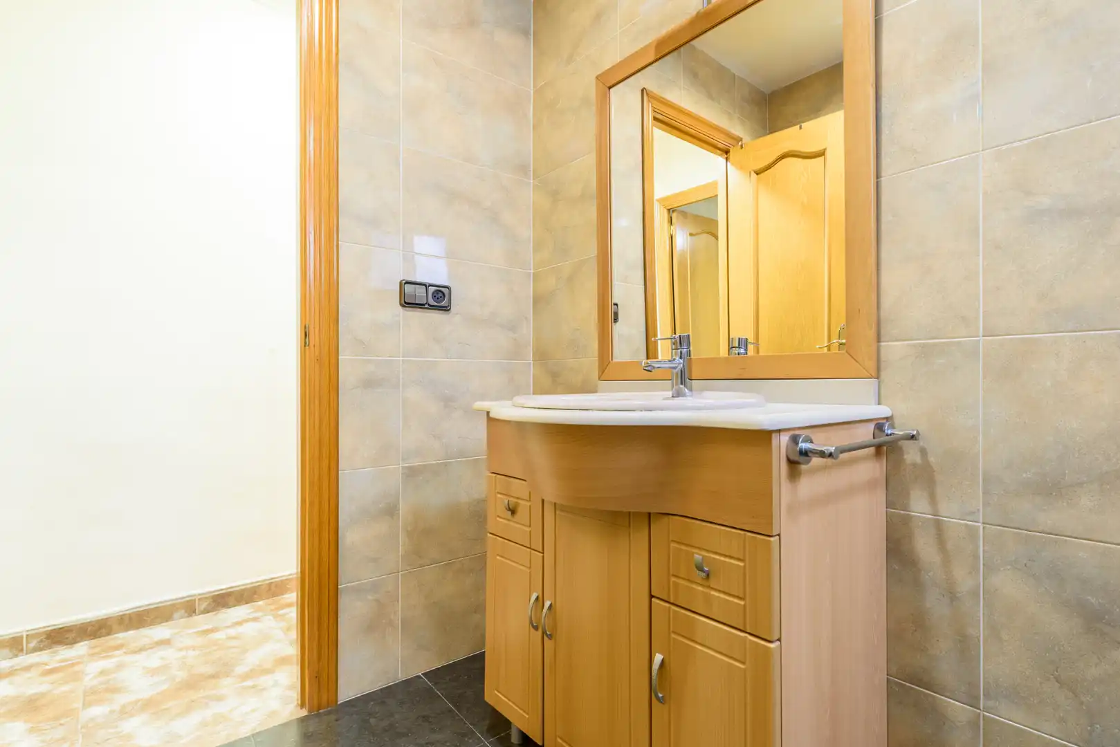 Badezimmer von Wohnung zum Verkauf in Tarragona mit Klimaanlage, Möbliert und Ofen