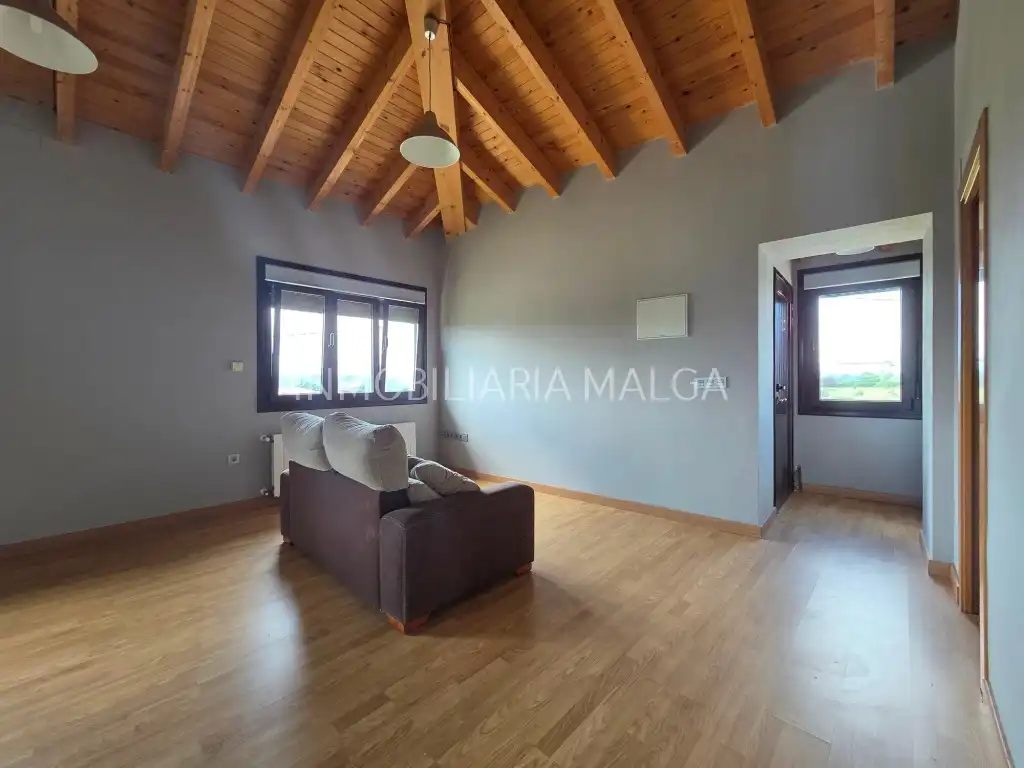 Sala d'estar de Casa o xalet en venda en Colunga amb Calefacció i Parquet