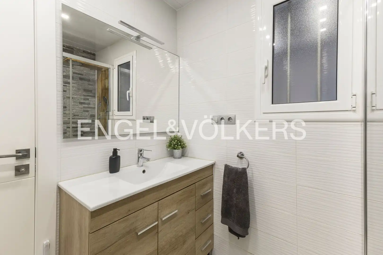 Baño de Apartamento en venta en Barcelona con Calefacción
