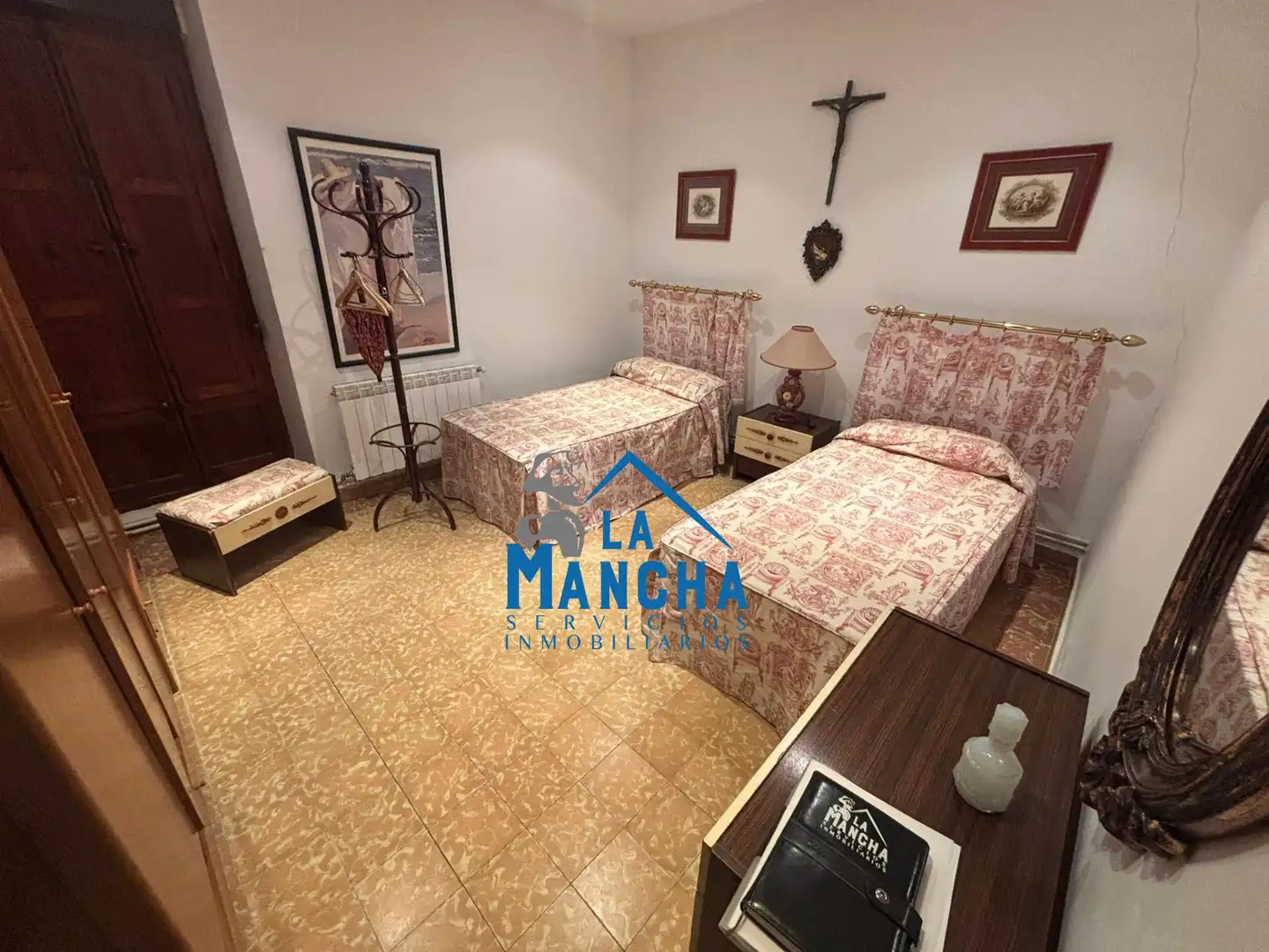 Habitación de Casa o chalet en venta en Hoya-Gonzalo con Calefacción, Jardín privado y Amueblado