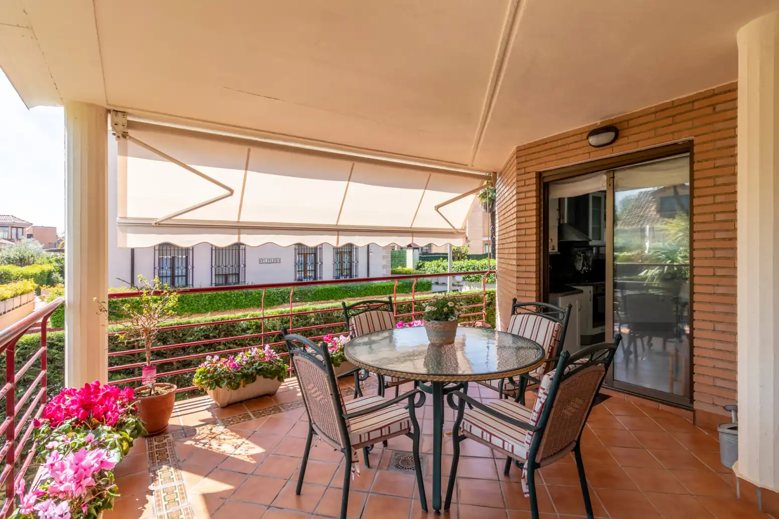 Terrassa de Casa o xalet en venda en  Logroño amb Calefacció, Jardí privat i Terrassa