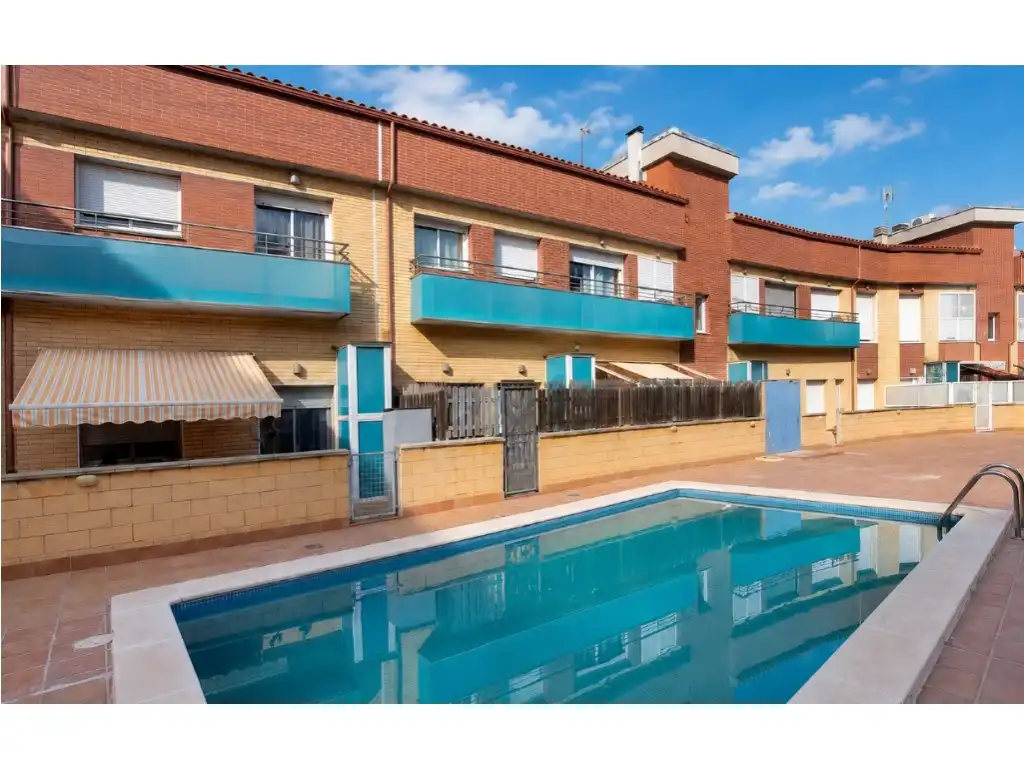 Piscina de Dúplex en venta en El Pla del Penedès con Horno, Balcón y Piscina comunitaria
