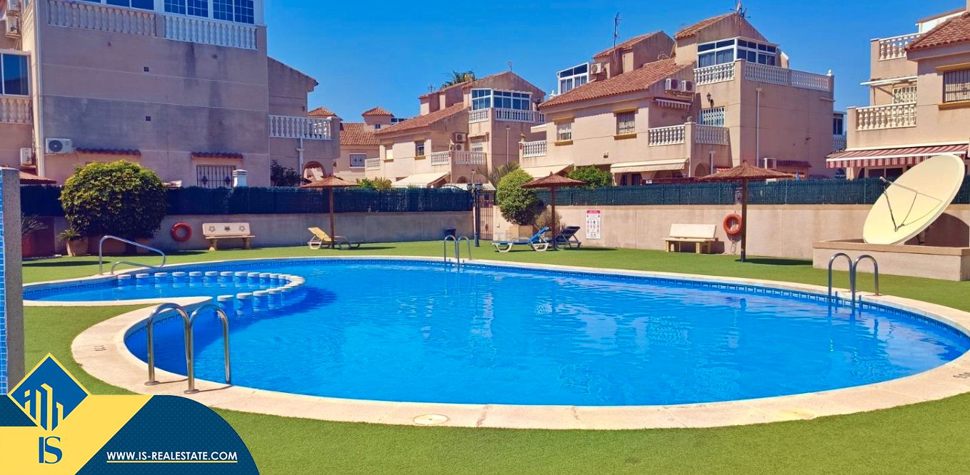 Piscina de Casa o xalet en venda en Torrevieja amb Aire condicionat, Calefacció i Terrassa