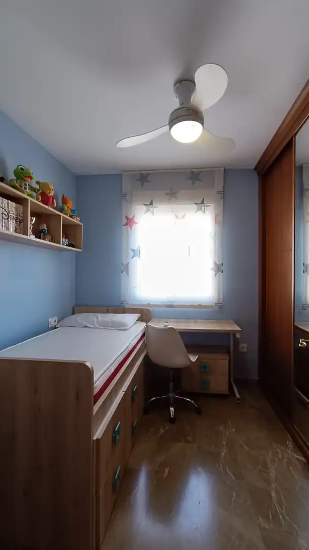 Habitación de Casa adosada de alquiler en La Zubia con Amueblado, Horno y Lavadora