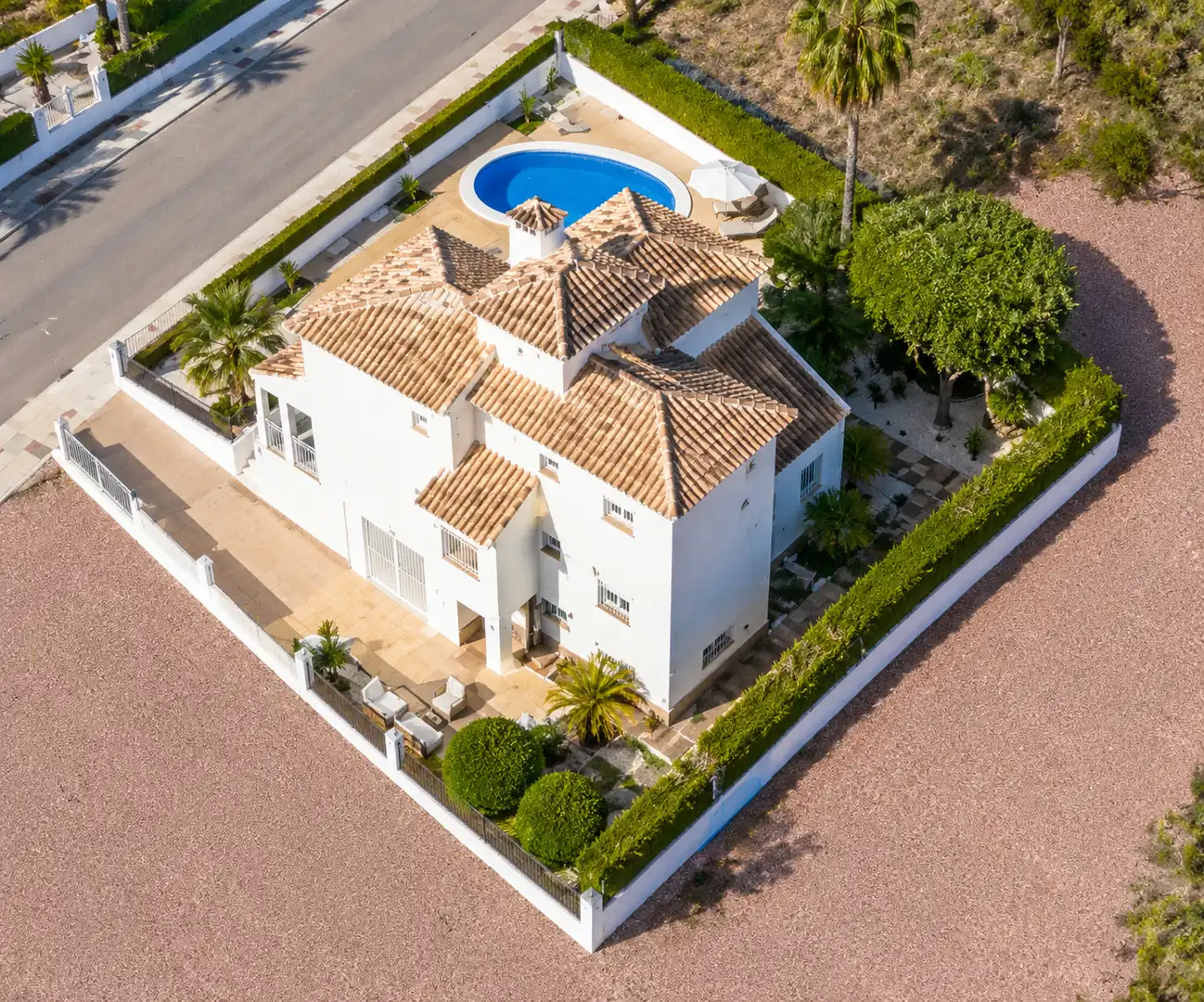 Vista exterior de Casa o xalet en venda en Orihuela amb Aire condicionat, Calefacció i Jardí privat