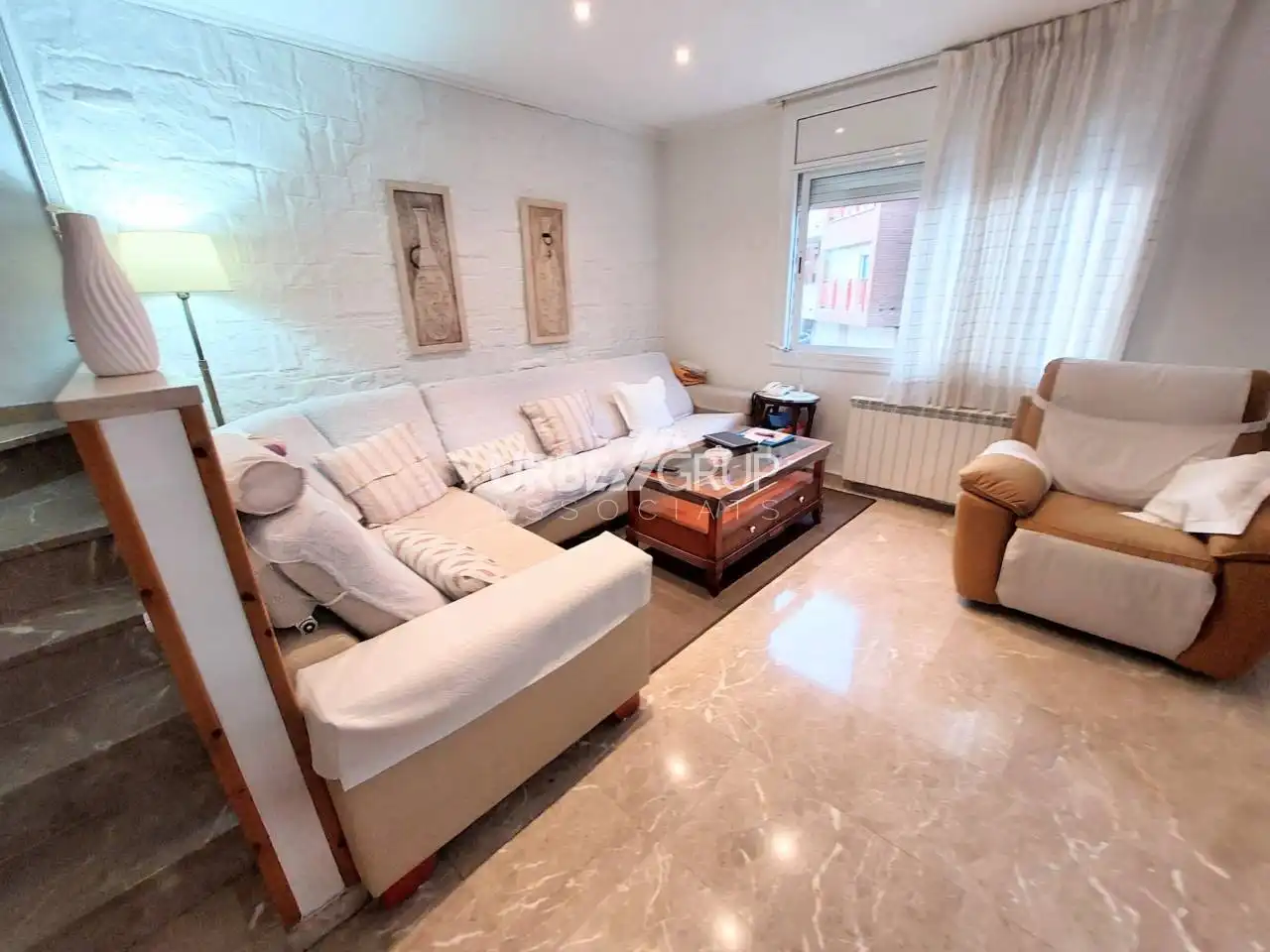 Sala d'estar de Casa o xalet en venda en Terrassa amb Calefacció i Alarma