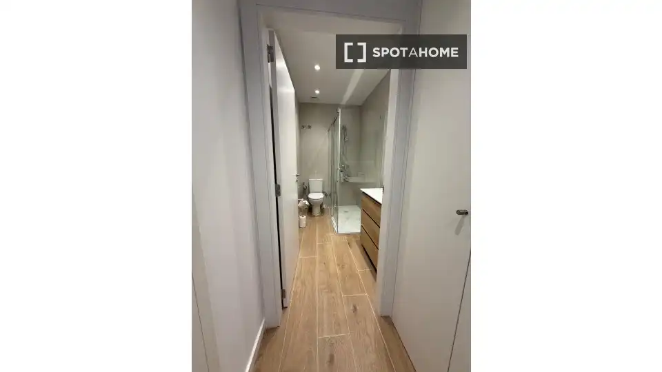 Baño de Piso de alquiler en Paterna con Aire acondicionado, Calefacción y Amueblado